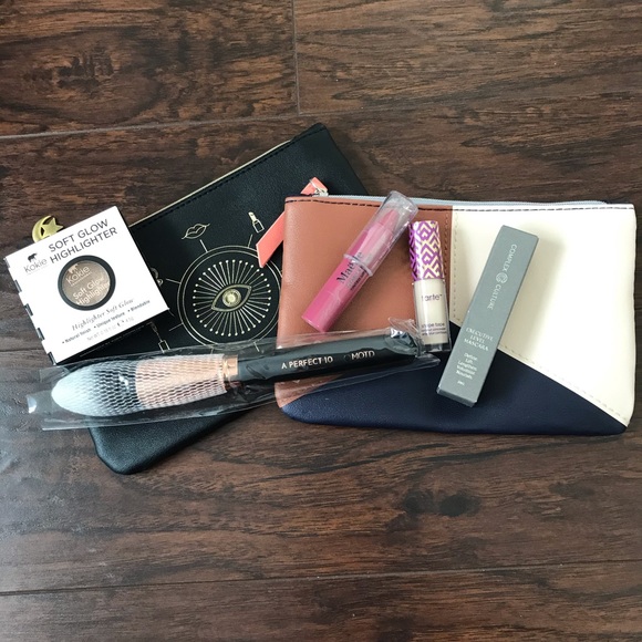 Makeup Bundle - Picture 1 of 9
